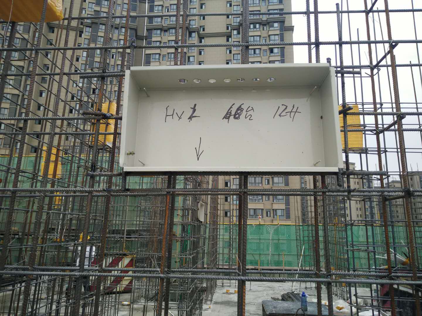 剪力墙配电箱体一次预埋成型浅谈