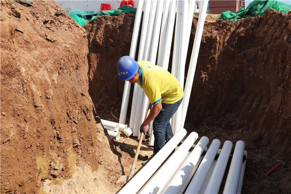 冒酷暑 战高温 铸精品